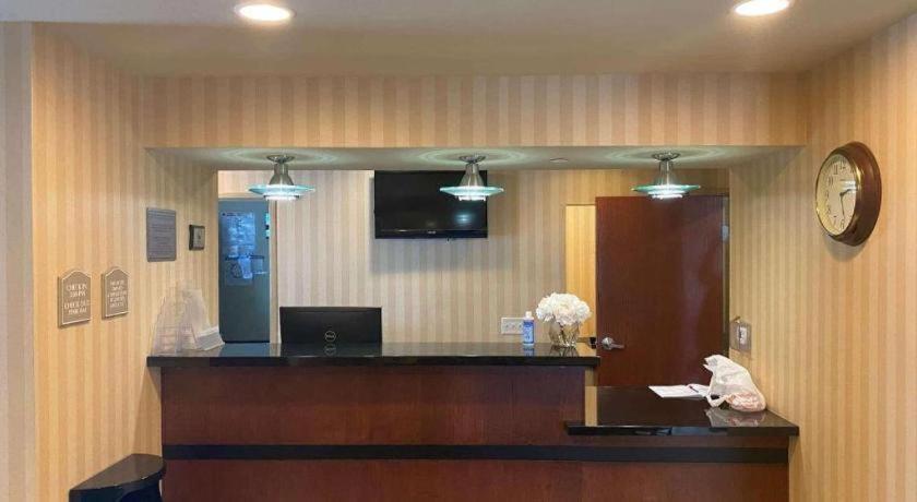 Americinn By Wyndham Oshkosh Exterior foto